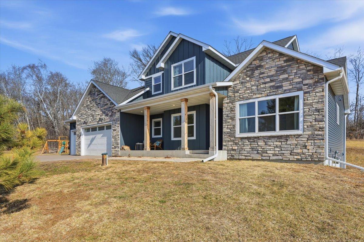 905 Gavin Pass Hudson, WI 54016 - Photo 2 of 31