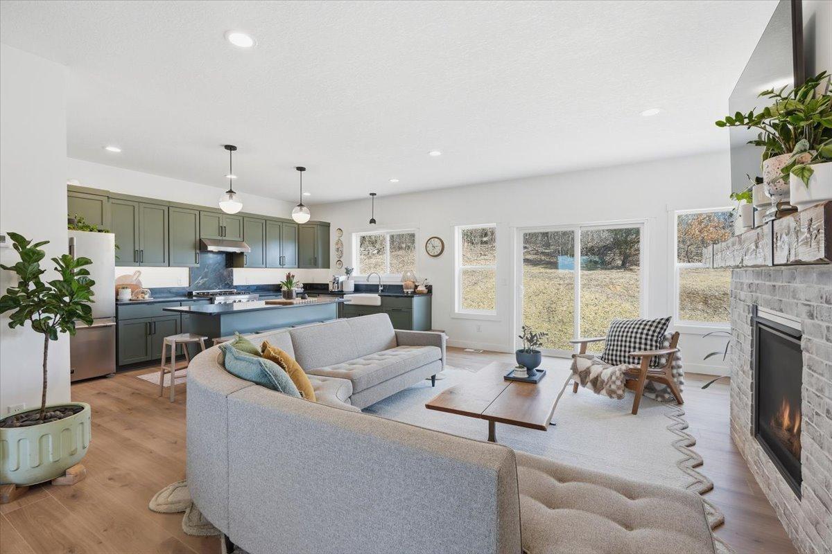 905 Gavin Pass Hudson, WI 54016 - Photo 8 of 31