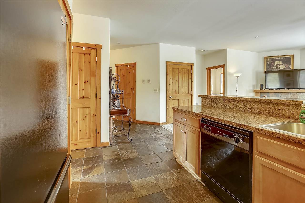 10583 Boulders Road, Unit 8 Truckee, CA 96161 - Photo 7 of 20 Gallery Image 7
