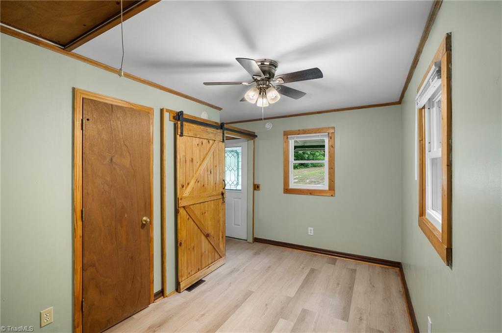 531 Frye Bridge Road Clemmons, NC 27012 - Photo 13 of 29 Bedroom features attached full bath and large closet.