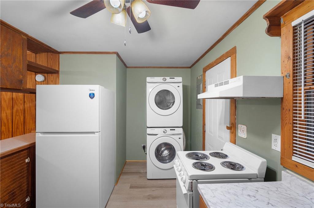 531 Frye Bridge Road Clemmons, NC 27012 - Photo 3 of 29 All appliances are new and stay with the home!