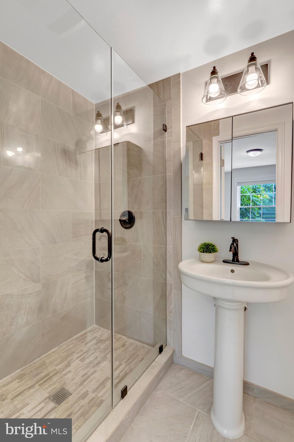 11520 Popes Head Road Fairfax, VA 22030 - Photo 15 of 46 Custom tilework