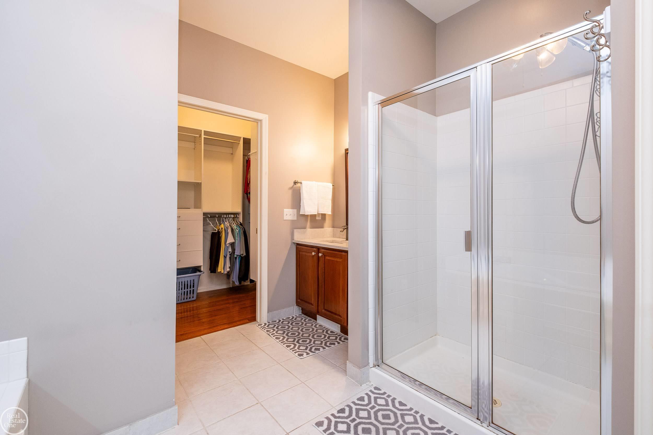3597 Winding Brk Circle Rochester, MI 48309 - Photo 23 of 63 Primary Bath