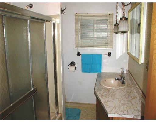 319 Federal Butler, PA 16001 - Photo 12 of 13 Full Bath.