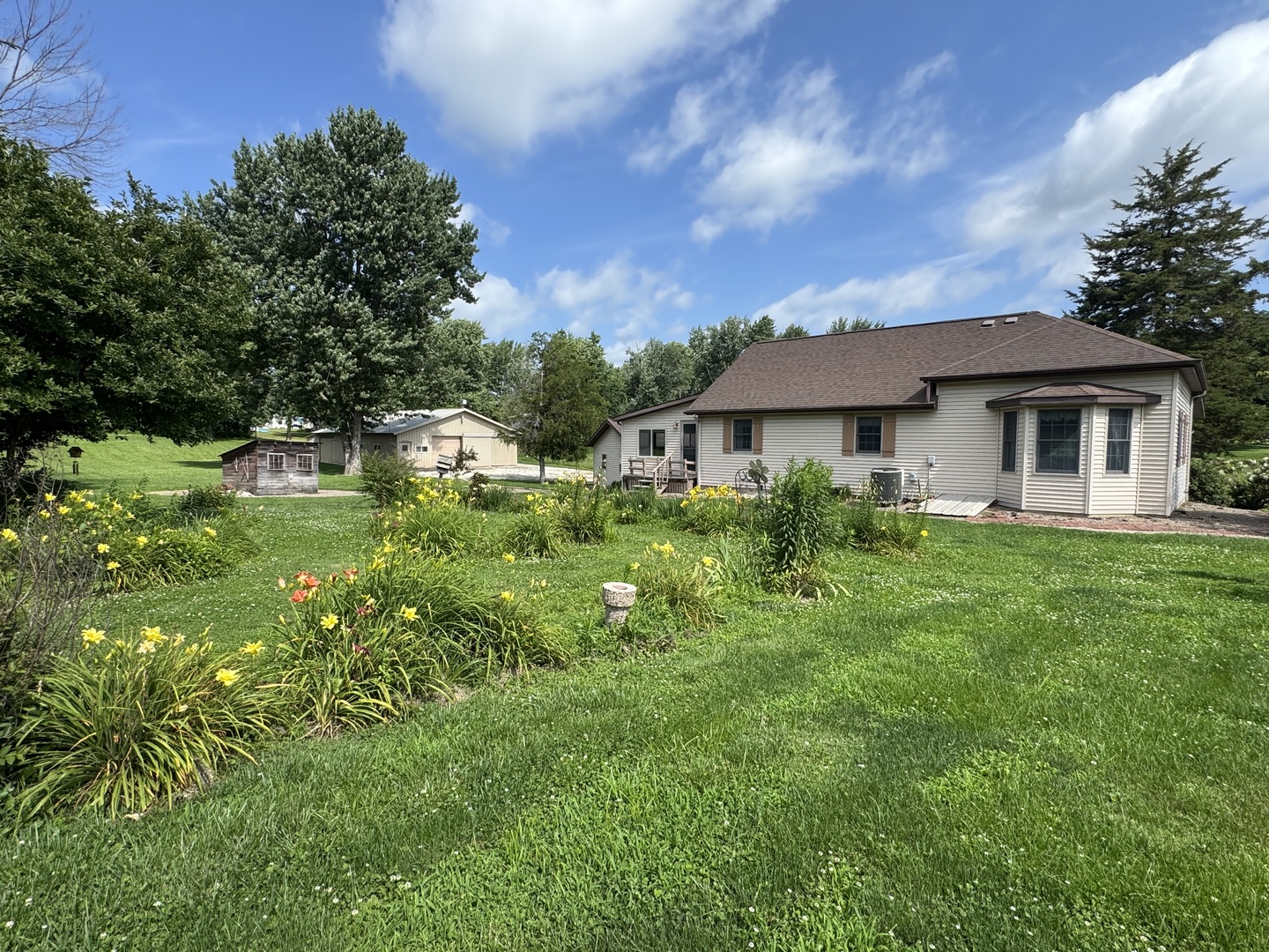 409 North Main Street Payson, IL 62360 - Photo 2 of 16