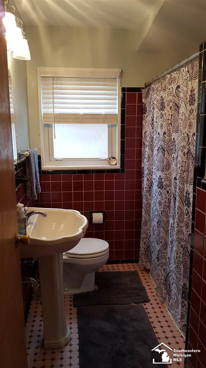 13297 Rosedale Street Southgate, MI 48195 - Photo 7 of 20
