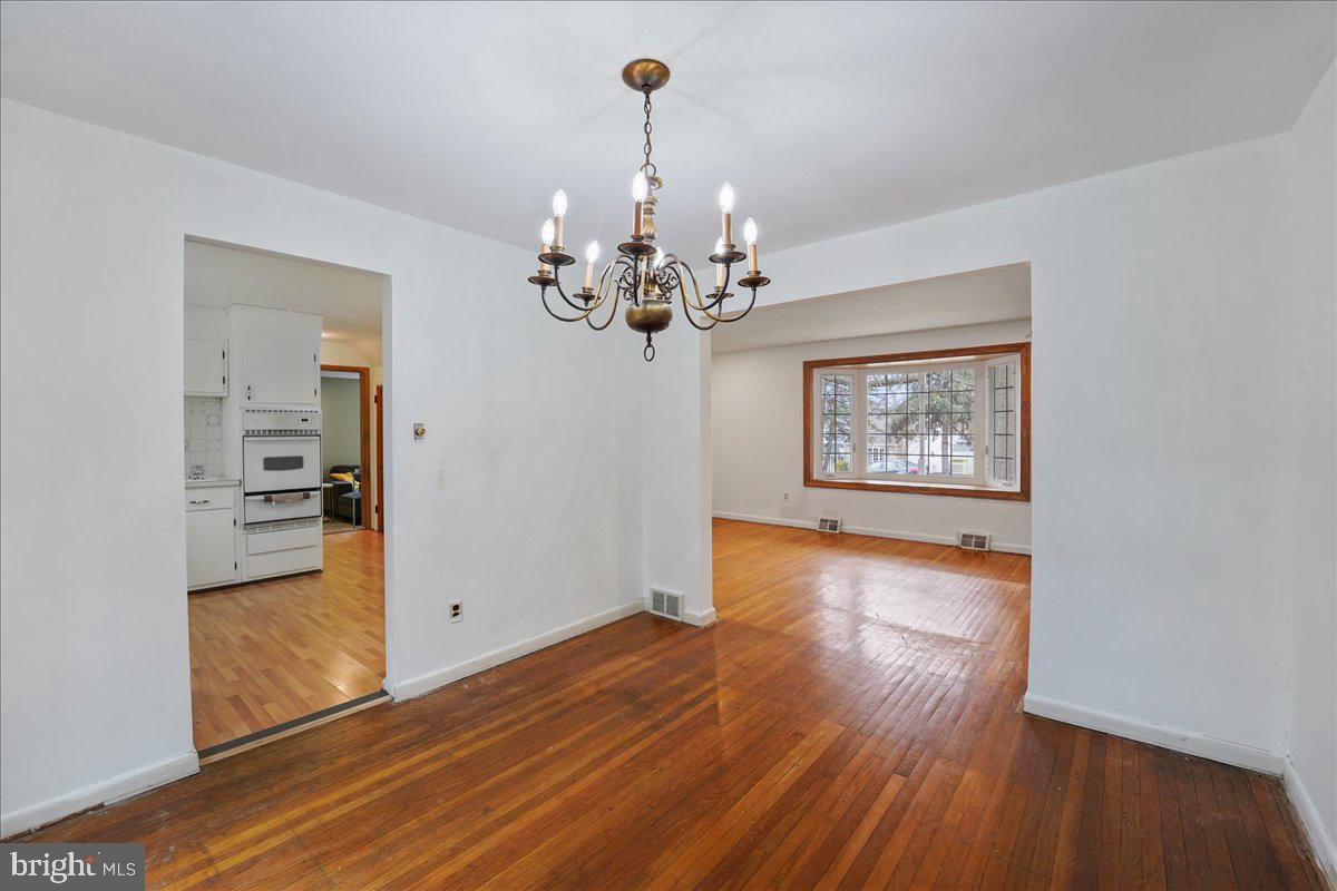 38 Weathervane Road Aston, PA 19014 - Photo 11 of 34 Dining Room
