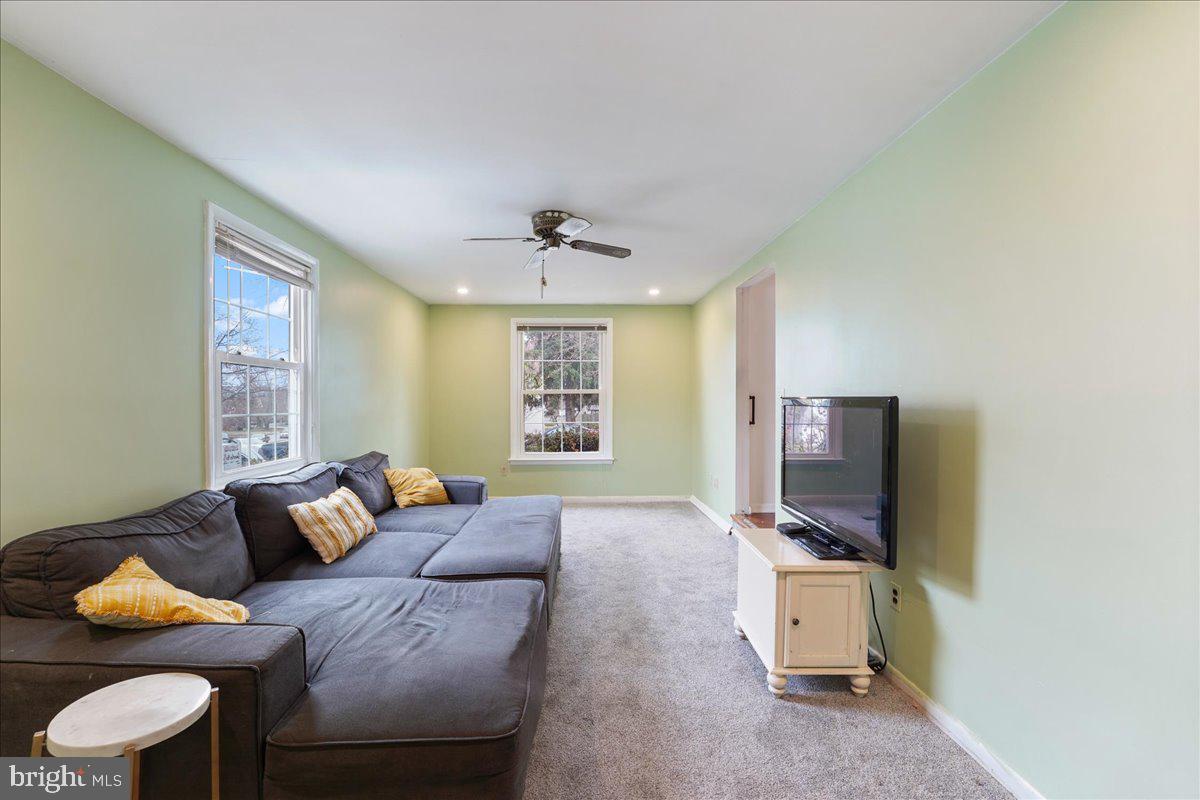 38 Weathervane Road Aston, PA 19014 - Photo 17 of 34 Family Room