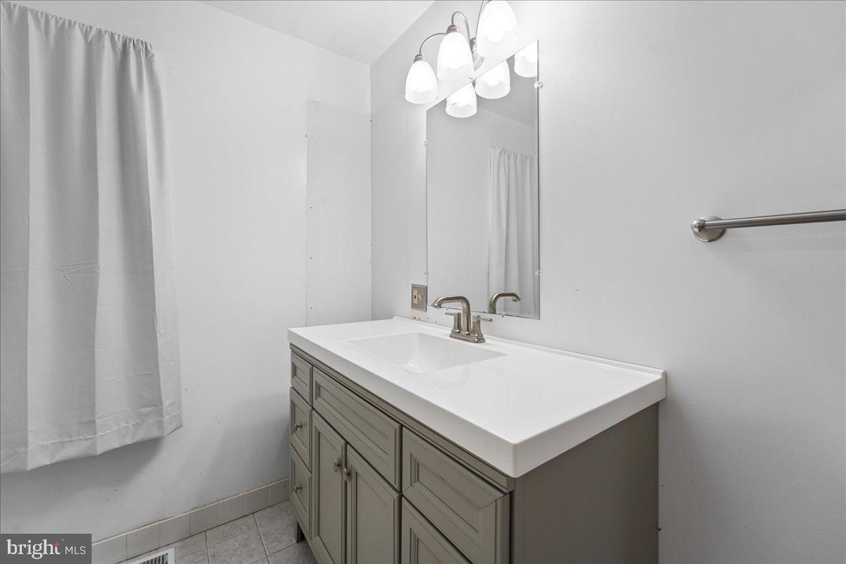 38 Weathervane Road Aston, PA 19014 - Photo 27 of 34 Master Bath