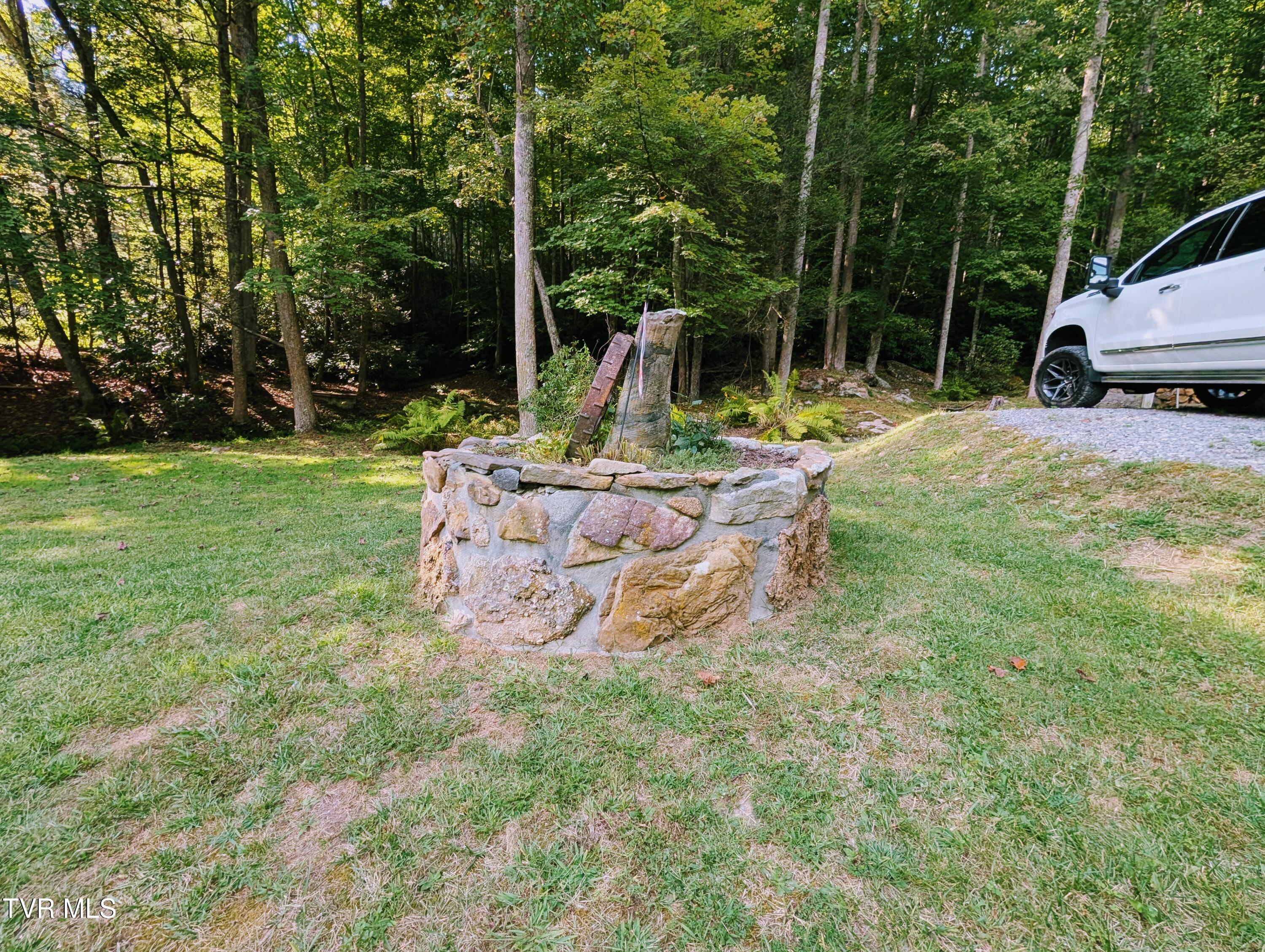 556 Racking Rock Road Clintwood, VA 24228 - Photo 5 of 56 ce3533c1-ab3f-4ec8-ac66-d7bf37bf7957-1_a