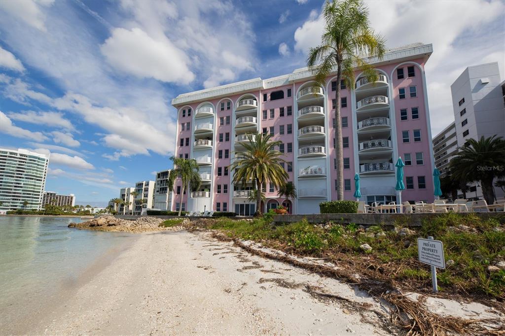 a view of multiple house with a street