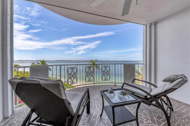 a view of a livingroom with furniture