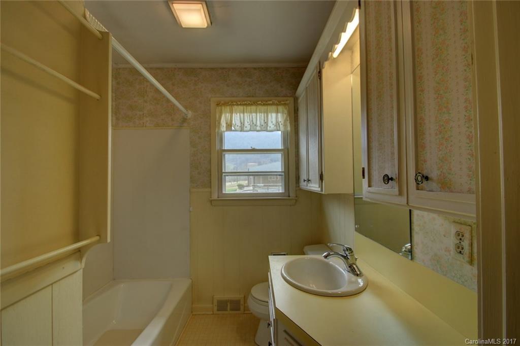 1050 Ratcliff Cove Road Waynesville, NC 28786 - Photo 14 of 19