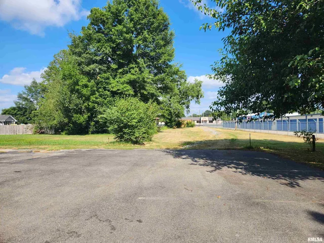 $84,900 | 409 South Hill Street, Marion, IL 62959