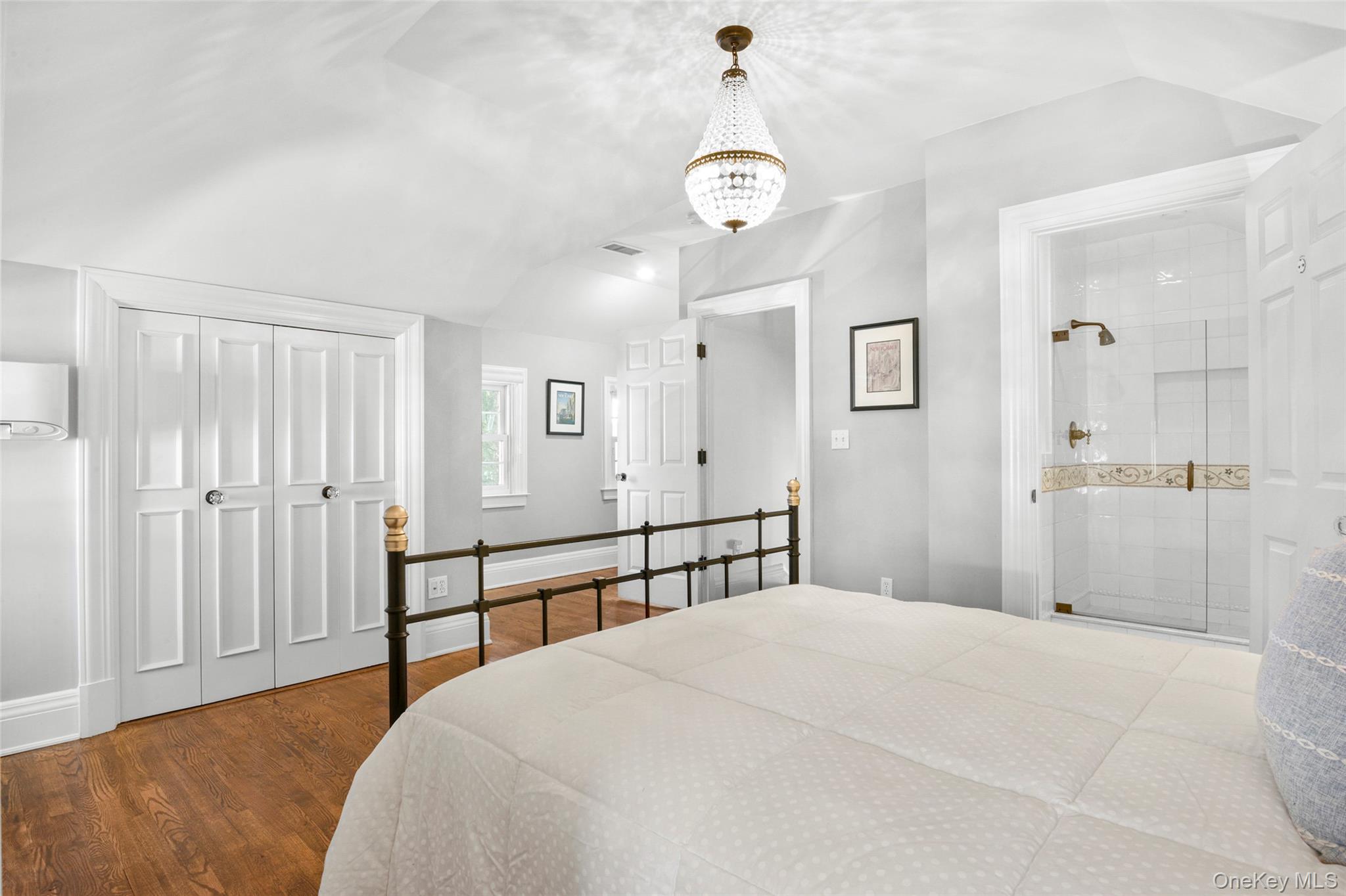 10 Hilltop Road Larchmont, NY 10538 - Photo 22 of 50 Guest en-suite bedroom with a reading nook and full bathroom.