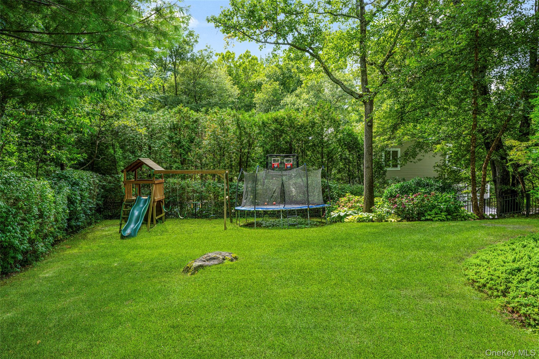 10 Hilltop Road Larchmont, NY 10538 - Photo 45 of 50 Extensive, fully fenced backyard.