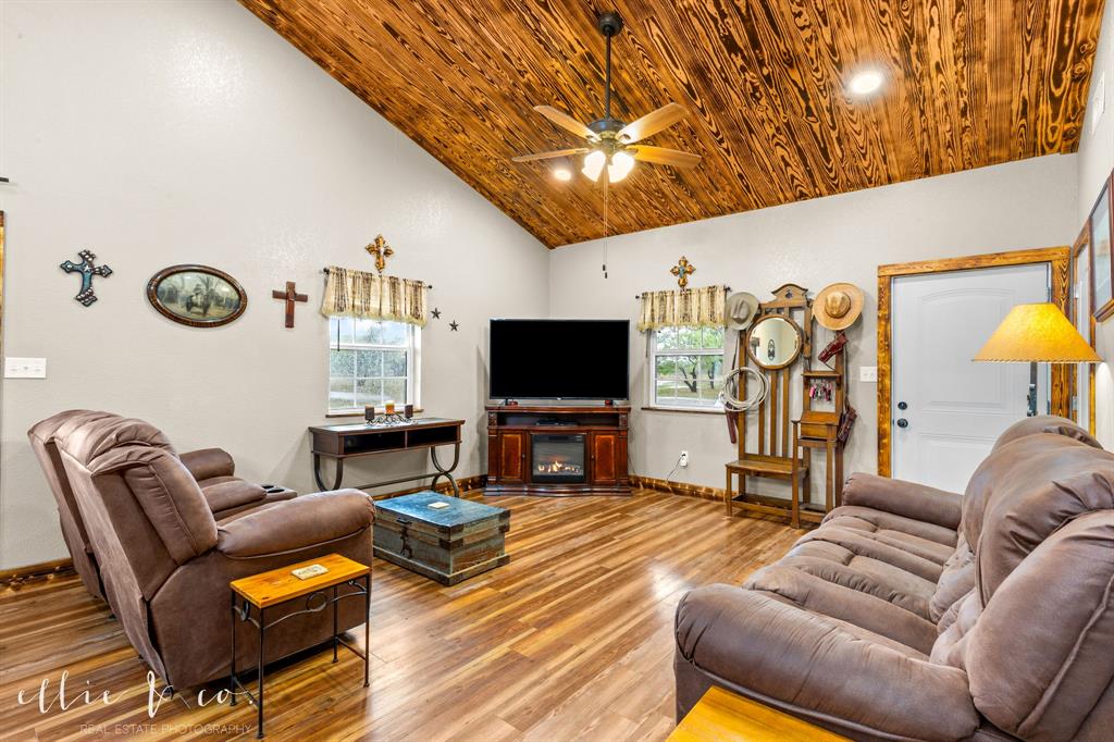 342 County Road 644 Merkel, TX 79536 - Photo 4 of 36 a living room with furniture and a flat screen tv