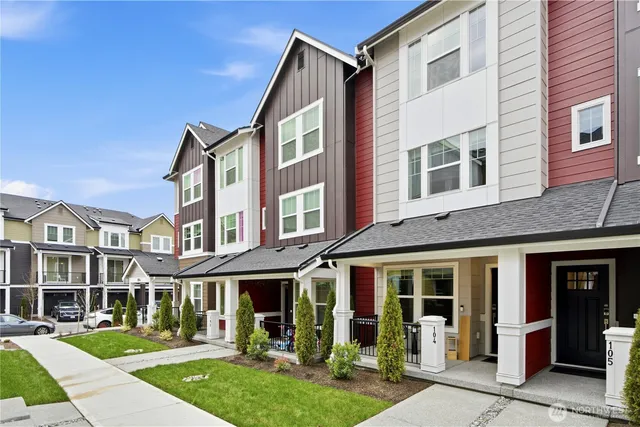 $985,000 | 19244 Northeast 69th Circle, Unit 104, Redmond, WA 98052