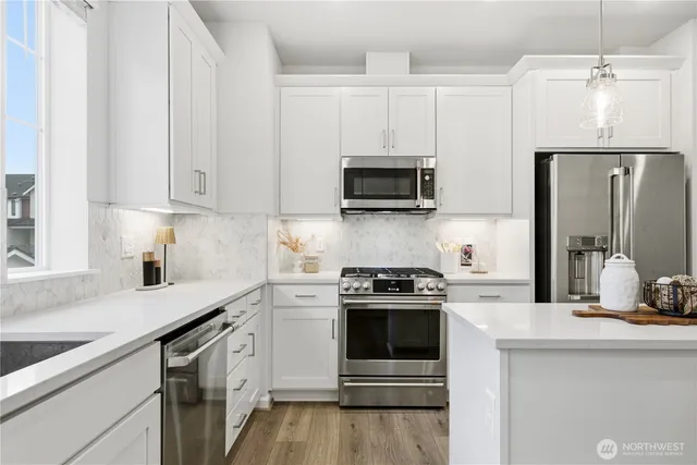 $985,000 | 19244 Northeast 69th Circle, Unit 104, Redmond, WA 98052