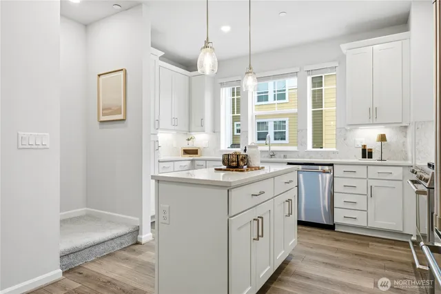 $985,000 | 19244 Northeast 69th Circle, Unit 104, Redmond, WA 98052