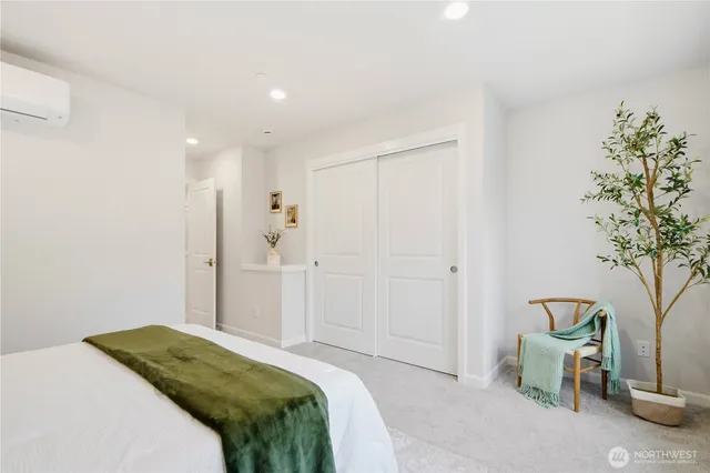 $985,000 | 19244 Northeast 69th Circle, Unit 104, Redmond, WA 98052