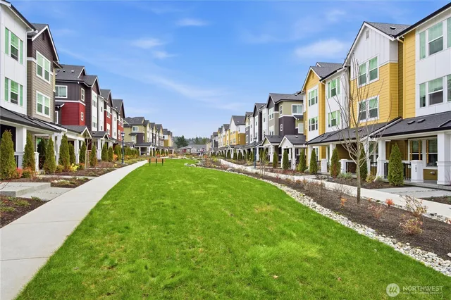 $985,000 | 19244 Northeast 69th Circle, Unit 104, Redmond, WA 98052