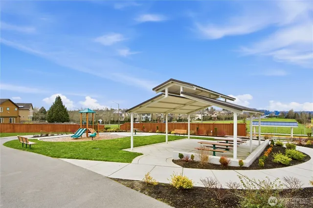 $985,000 | 19244 Northeast 69th Circle, Unit 104, Redmond, WA 98052