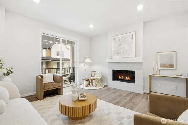 $985,000 | 19244 Northeast 69th Circle, Unit 104, Redmond, WA 98052