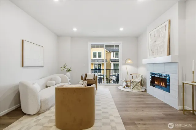 $985,000 | 19244 Northeast 69th Circle, Unit 104, Redmond, WA 98052