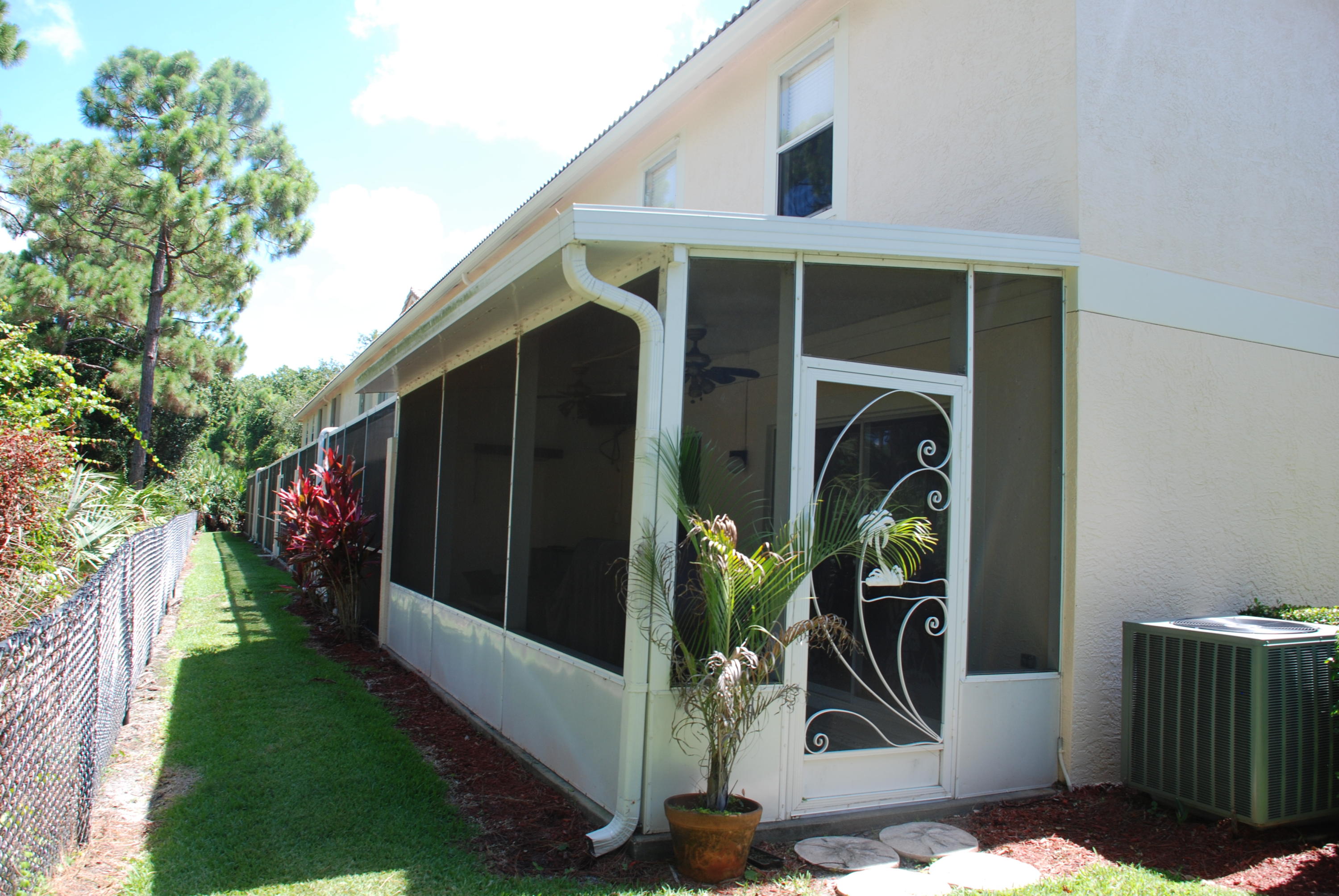 134 Fox Meadow Run Jupiter, FL 33458 - Photo 12 of 13 Exterior Back