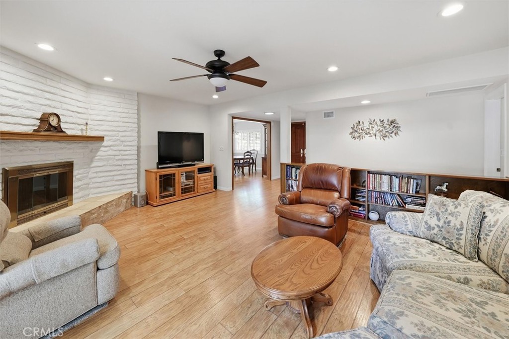 25085 Highspring Avenue Newhall, CA 91321 - Photo 13 of 45