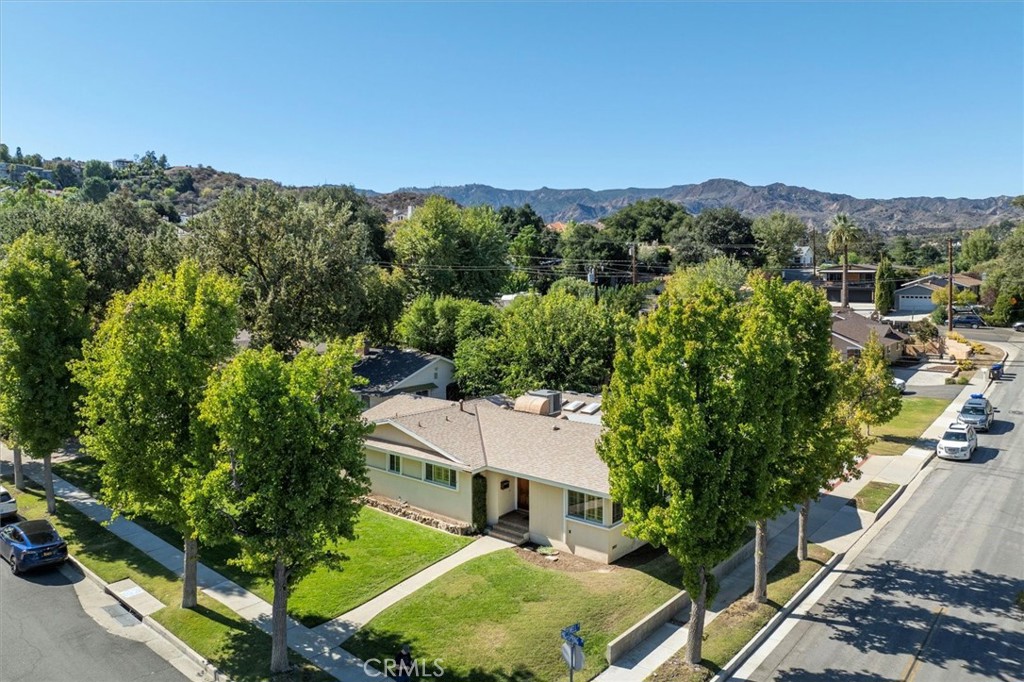 25085 Highspring Avenue Newhall, CA 91321 - Photo 4 of 45