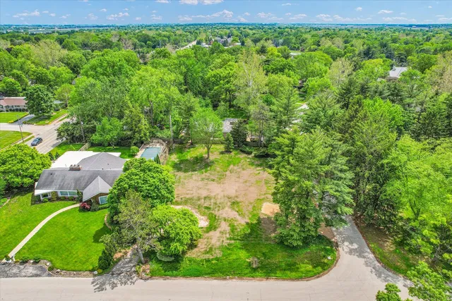 $419,900 | 21 Greencroft Drive, Champaign, IL 61821