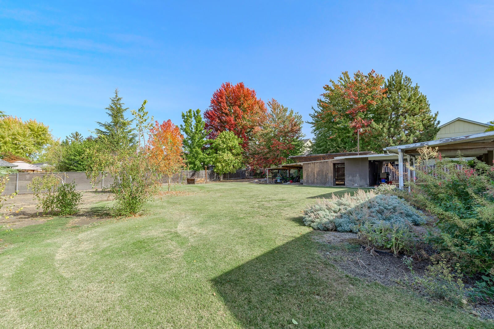 2925 Delta Waters Road Medford, OR 97504 - Photo 18 of 22 18