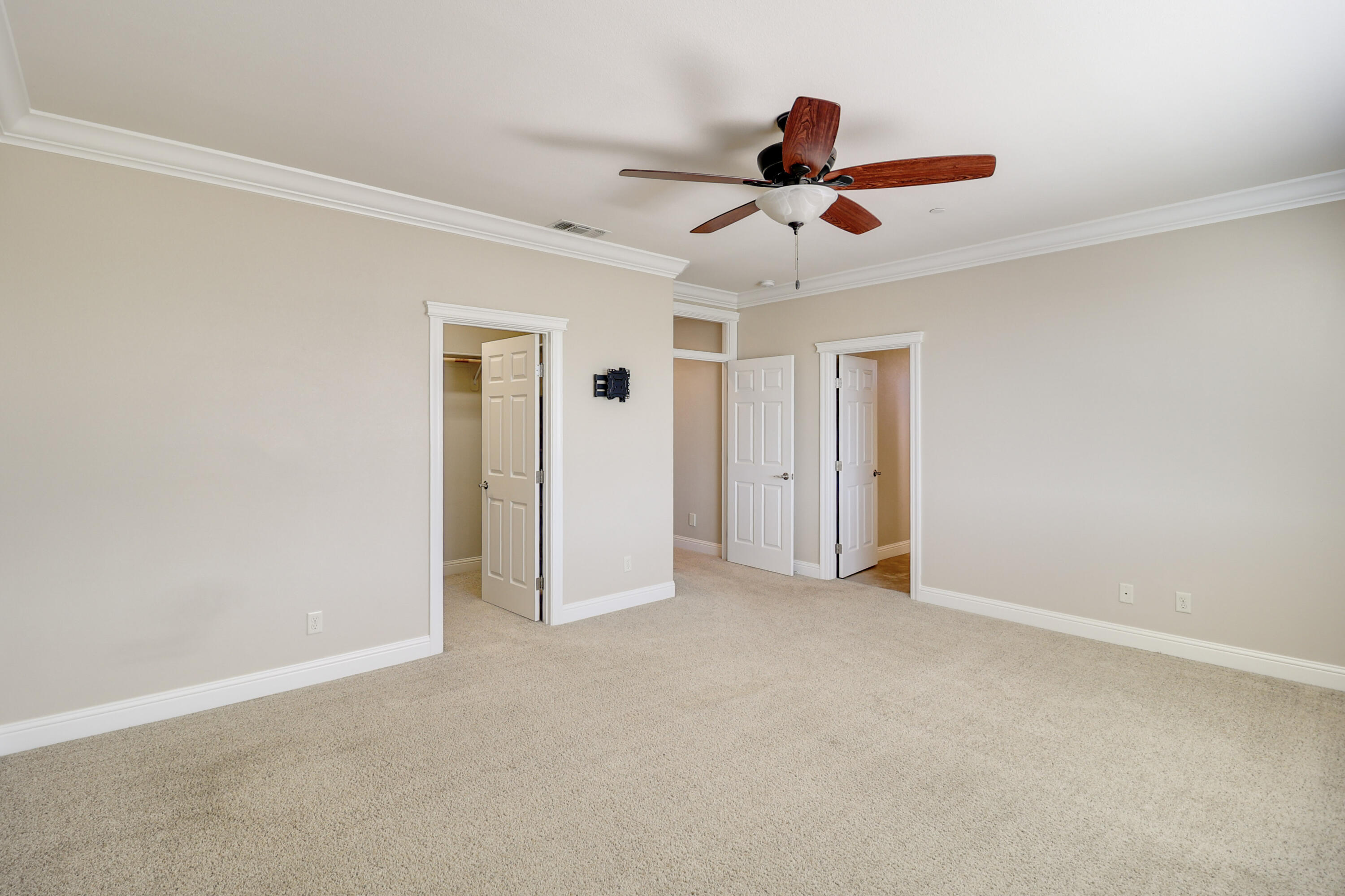 3863 Indian Wells Lane Redding, CA 96002 - Photo 28 of 63 Owners suite