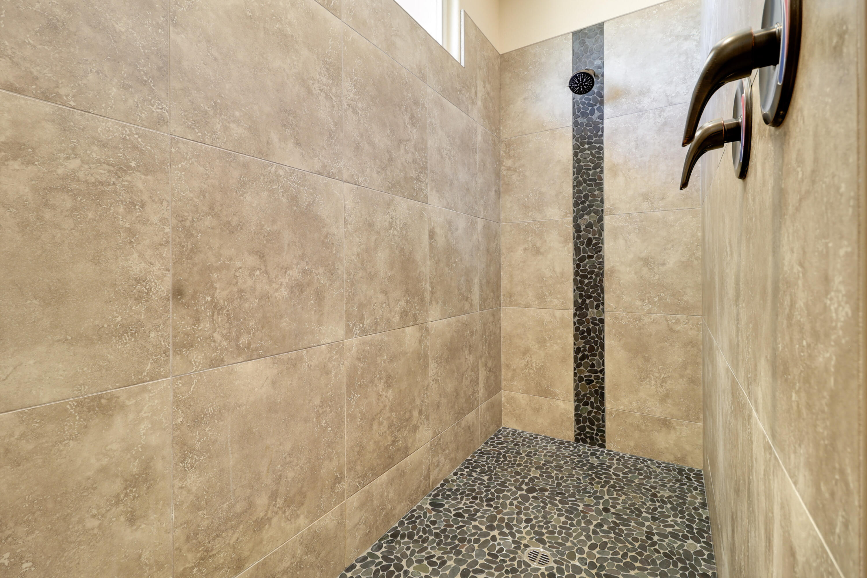 3863 Indian Wells Lane Redding, CA 96002 - Photo 33 of 63 Master Shower