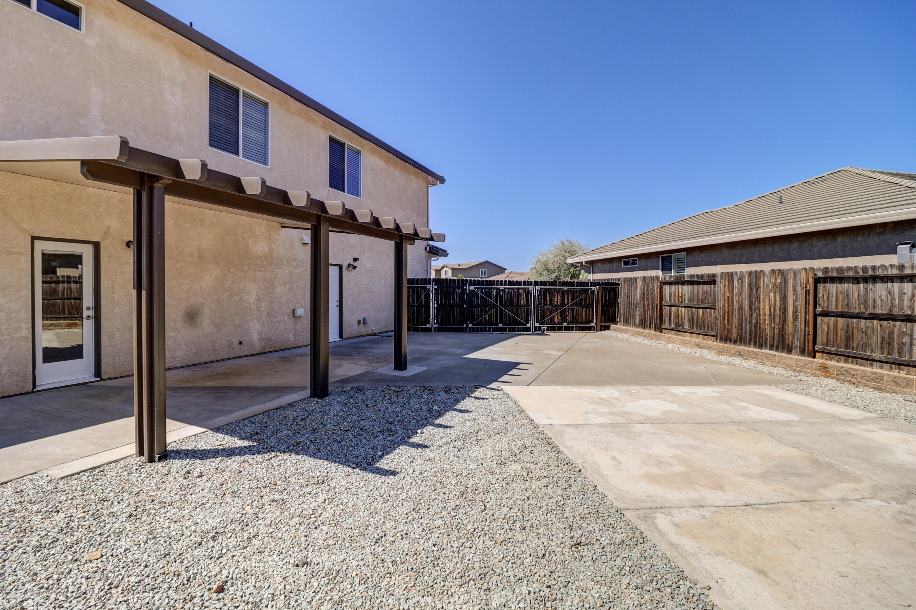 3863 Indian Wells Lane Redding, CA 96002 - Photo 44 of 63 Covered back patio