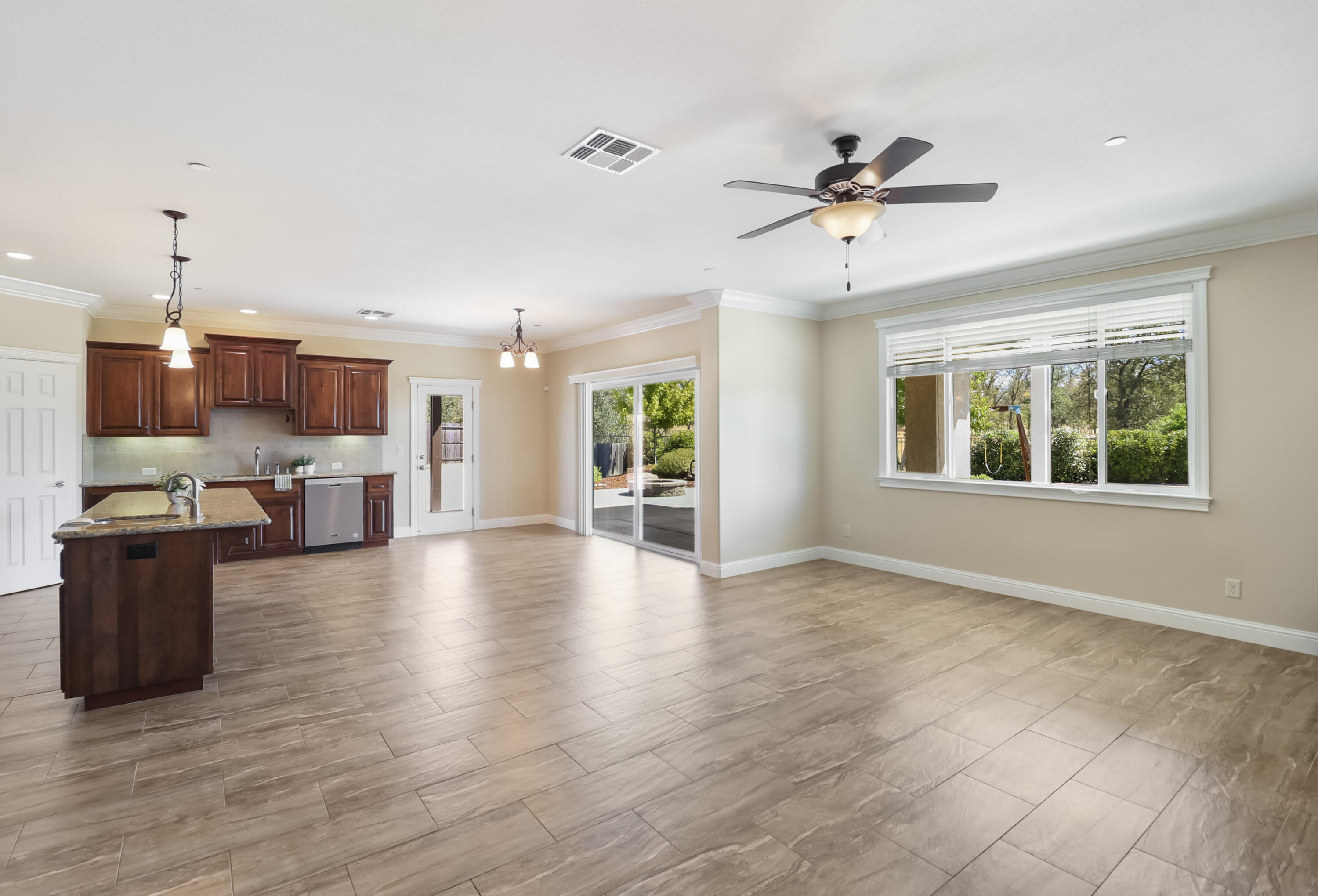 3863 Indian Wells Lane Redding, CA 96002 - Photo 5 of 63