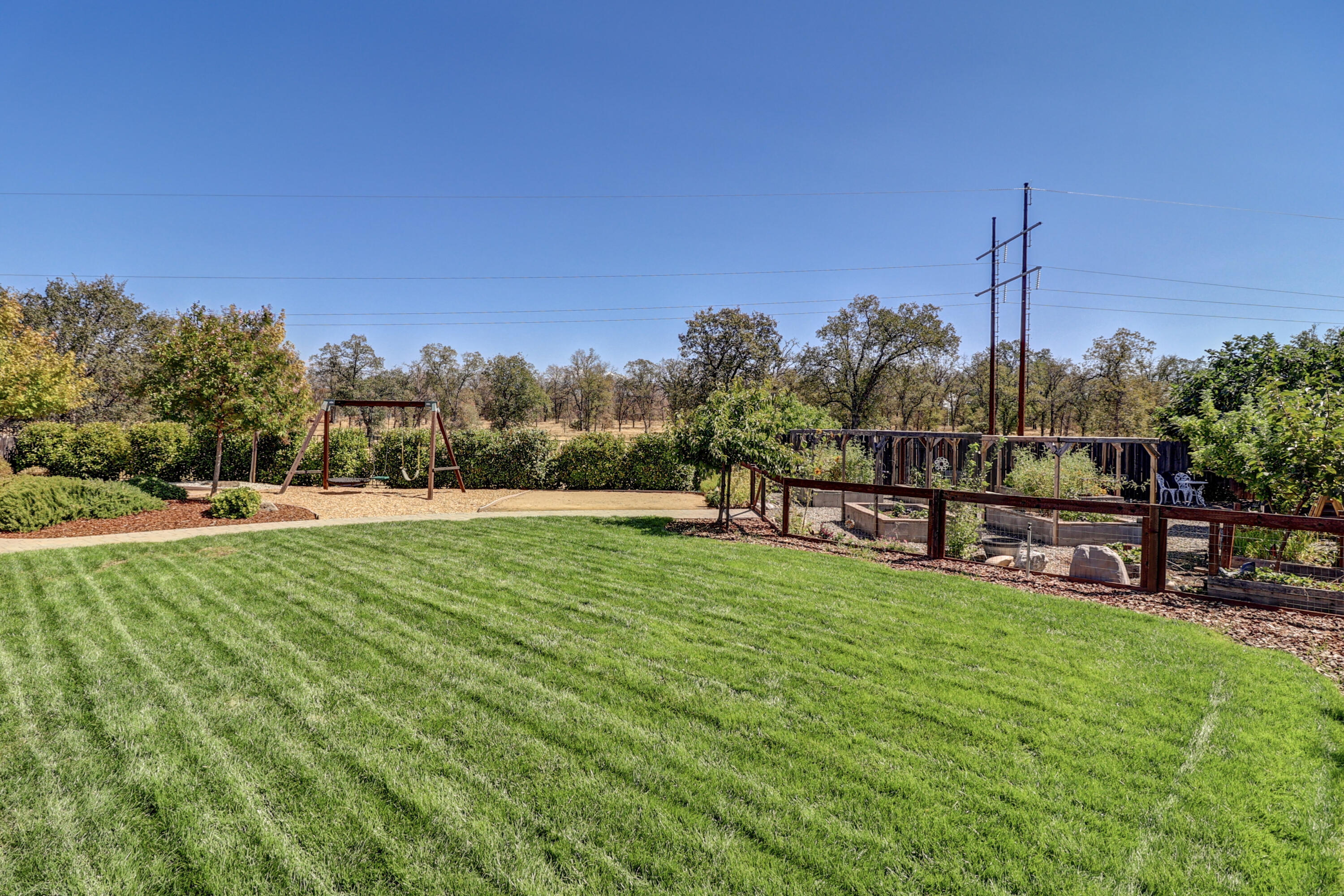 3863 Indian Wells Lane Redding, CA 96002 - Photo 52 of 63 Backyard