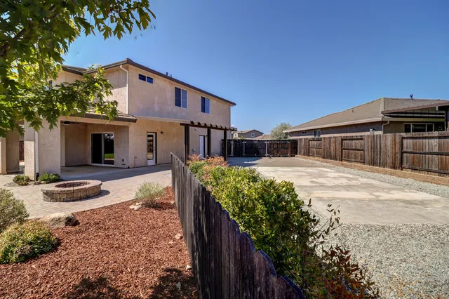 $563,500 | 3863 Indian Wells Lane, Redding, CA 96002