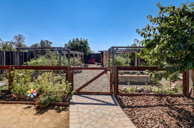 $563,500 | 3863 Indian Wells Lane, Redding, CA 96002