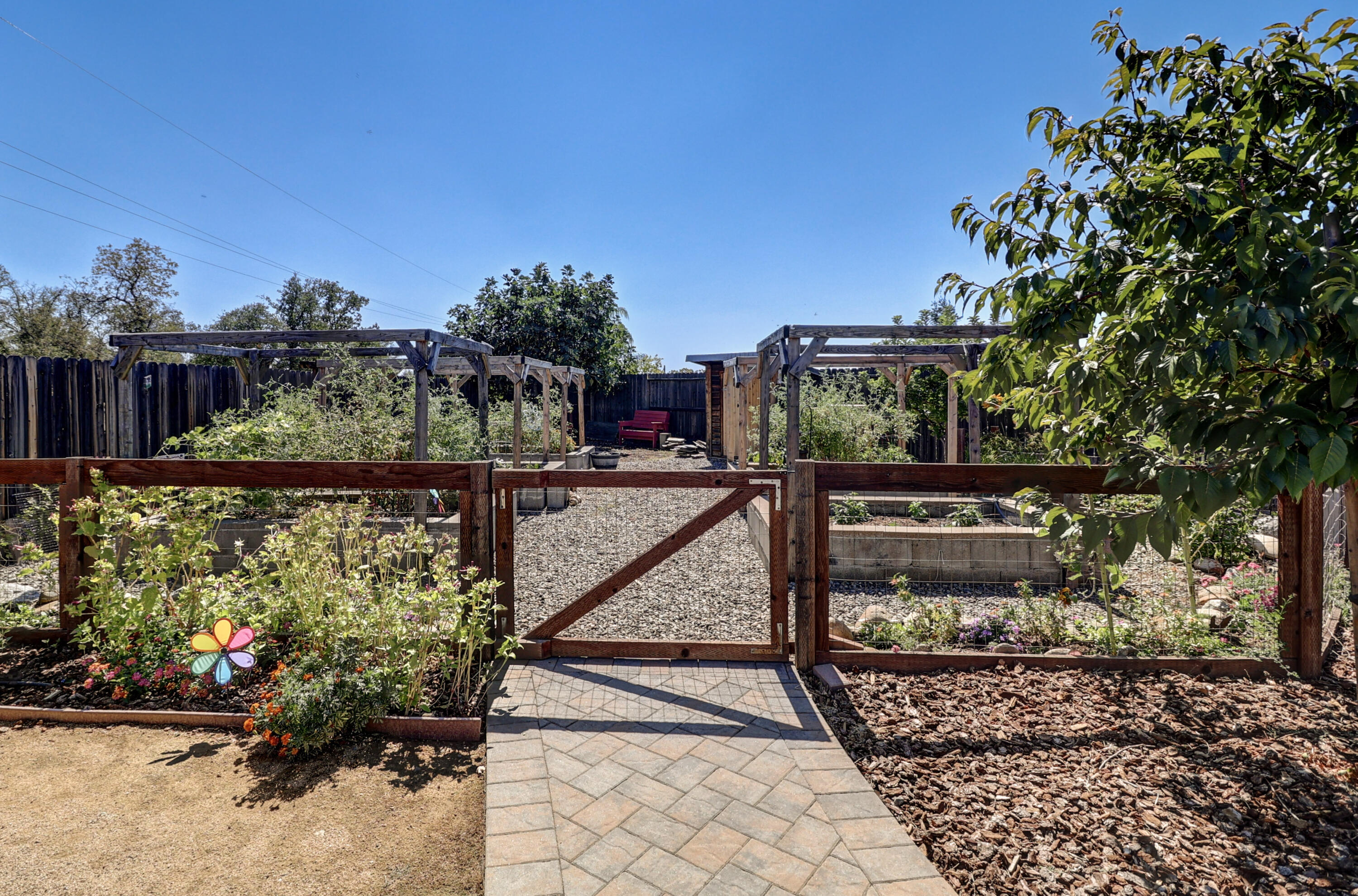 3863 Indian Wells Lane Redding, CA 96002 - Photo 54 of 63 Garden