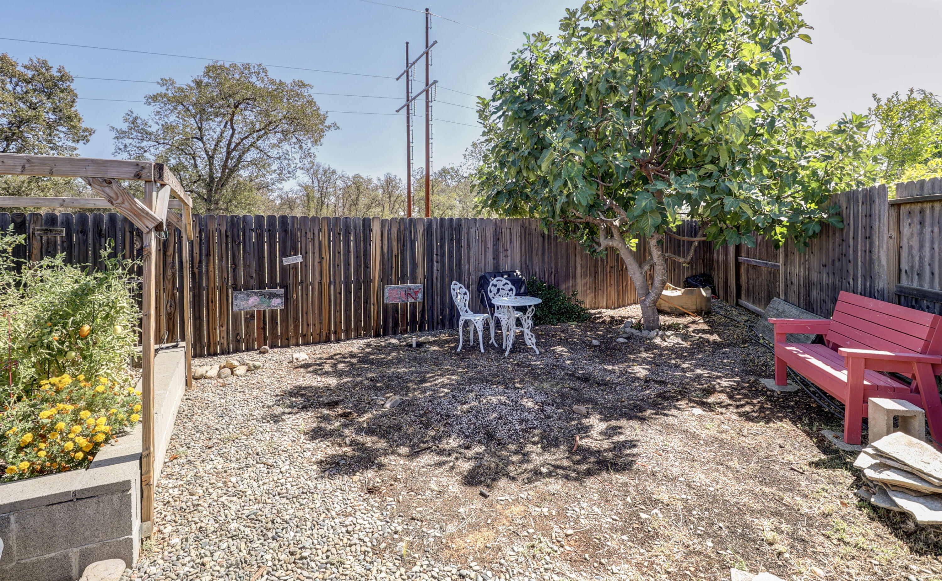 3863 Indian Wells Lane Redding, CA 96002 - Photo 55 of 63 Garden
