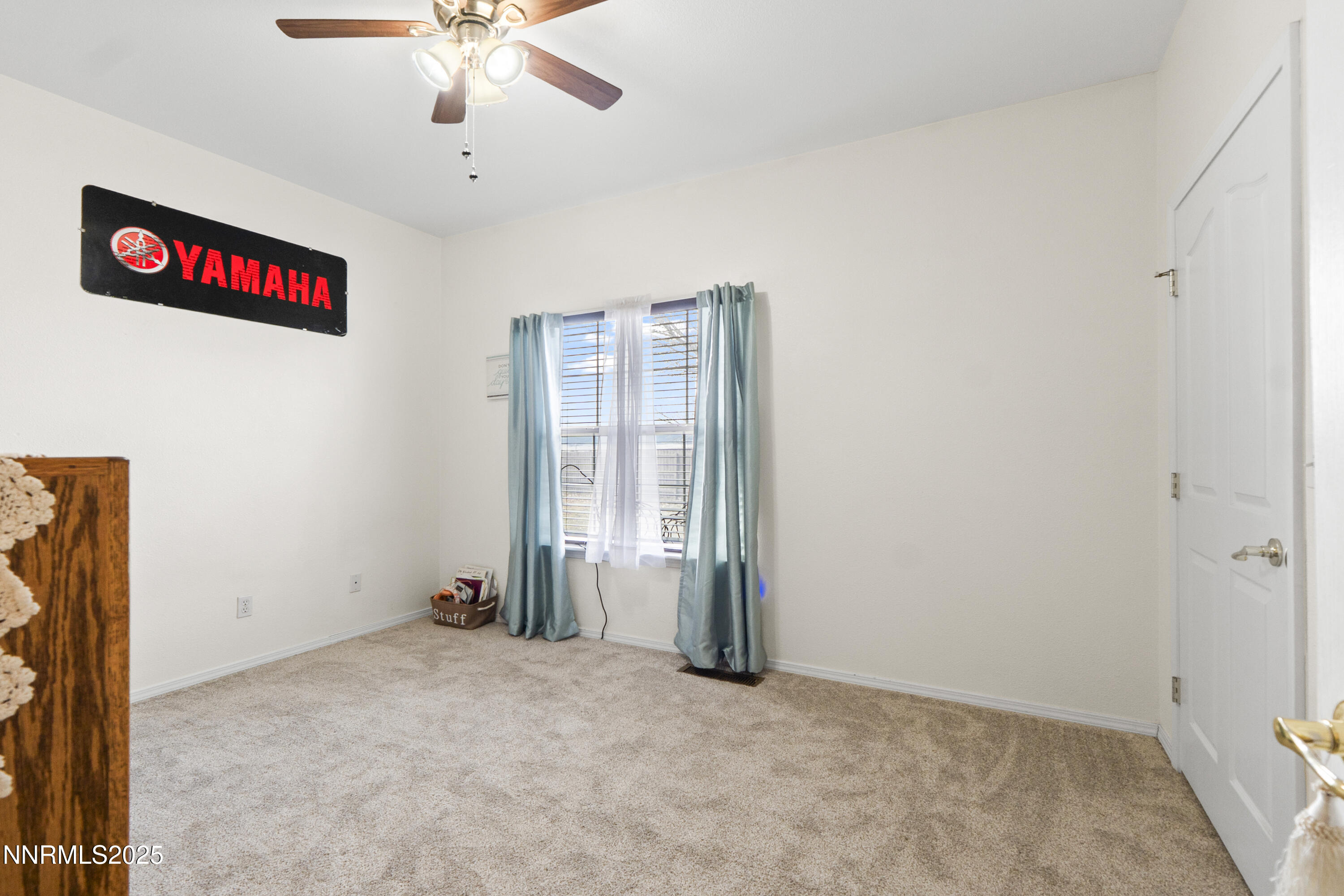 6990 Airport Road Winnemucca, NV 89445 - Photo 27 of 47 an empty room with ceiling fan and window