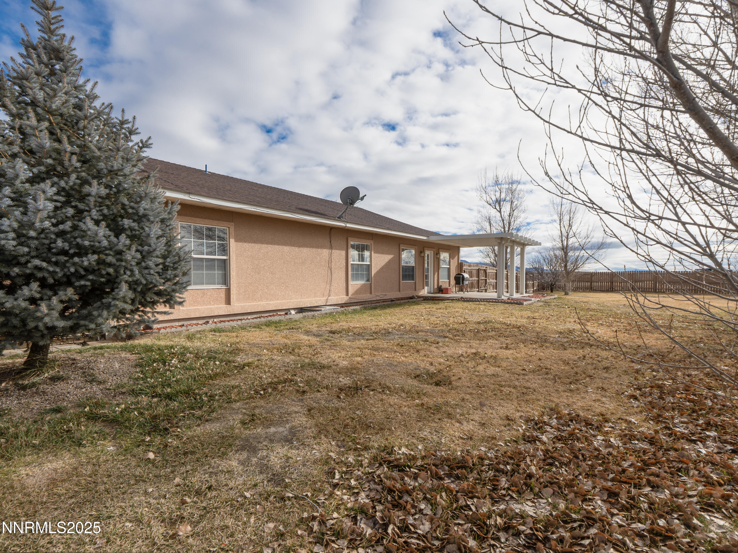6990 Airport Road Winnemucca, NV 89445 - Photo 32 of 47 a front view of house with yard