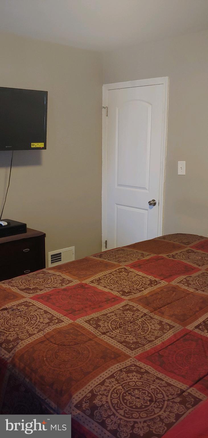 709 South Woodington Road Baltimore, MD 21229 - Photo 15 of 32 Main Bedroom