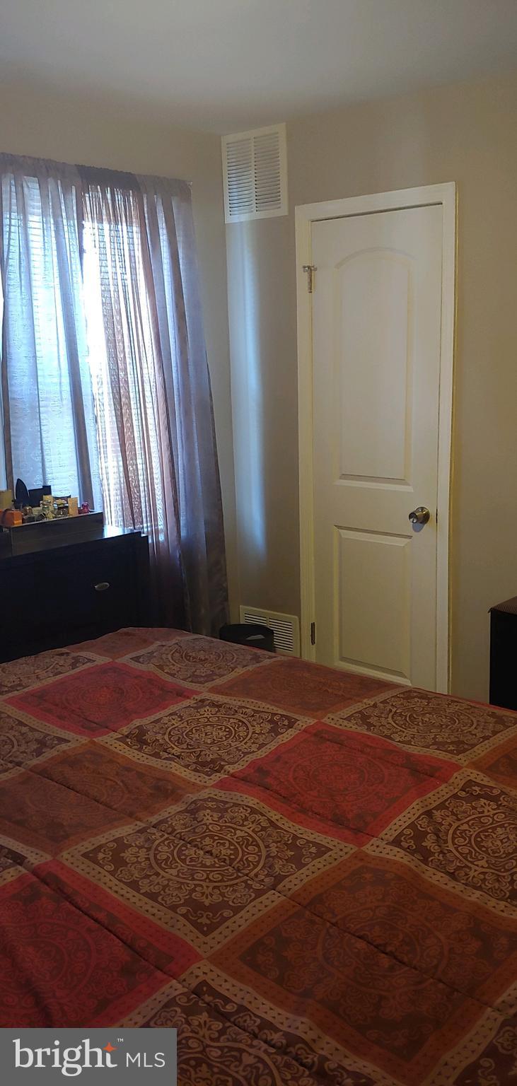 709 South Woodington Road Baltimore, MD 21229 - Photo 16 of 32 Main Bedroom