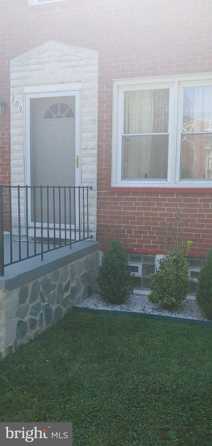 709 South Woodington Road Baltimore, MD 21229 - Photo 4 of 32 Gallery Image 4