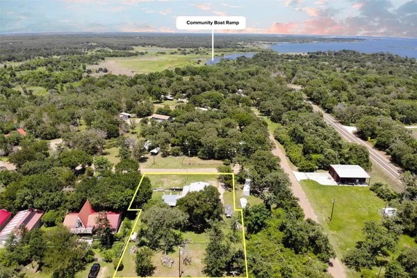 a view of a tennis court