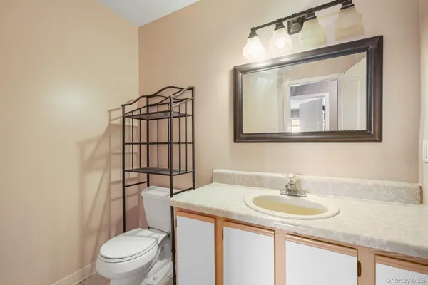 $385,000 | 29 Klint Court, Nanuet, NY 10954